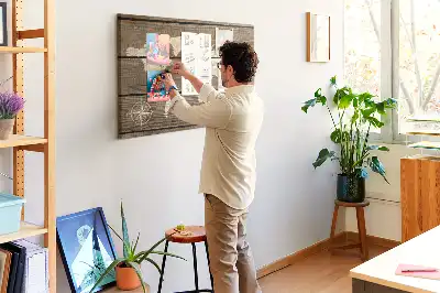Memobord van kurk Continenten op houten achtergrond