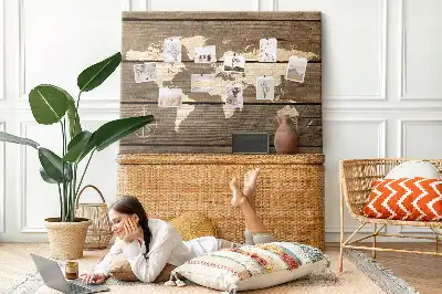Memobord van kurk Continenten op houten achtergrond