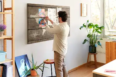 Memobord van kurk Continenten op houten achtergrond