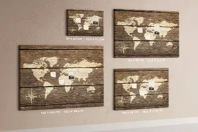 Memobord van kurk Continenten op houten achtergrond