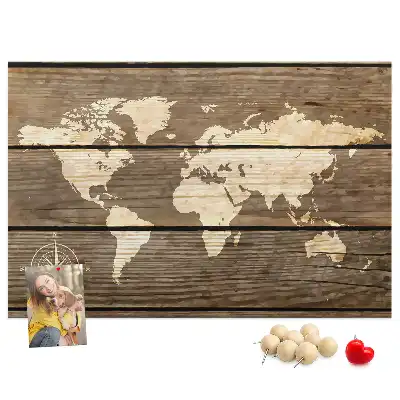 Memobord van kurk Continenten op houten achtergrond