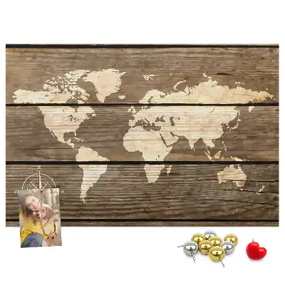 Memobord van kurk Continenten op houten achtergrond