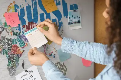Memobord van kurk Geografie van letters en woorden