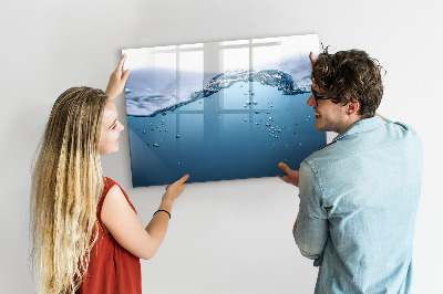 Uitwisbaar glazen planbord met magnetische functie Close-up van het water