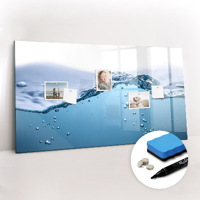 Uitwisbaar glazen planbord met magnetische functie Close-up van het water