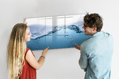 Uitwisbaar glazen planbord met magnetische functie Close-up van het water