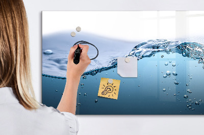 Uitwisbaar glazen planbord met magnetische functie Close-up van het water