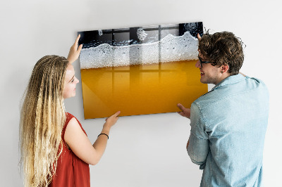 Magnetisch planbord voor de muur van bedrukt glas Close-up van bier