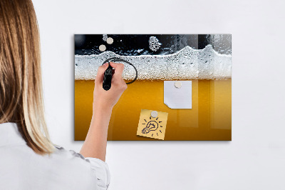 Magnetisch planbord voor de muur van bedrukt glas Close-up van bier