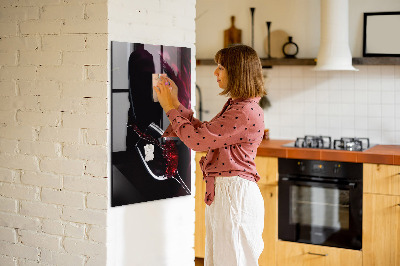 Glazen magneet-memobord voor thuis of op het werk Gemorste wijn