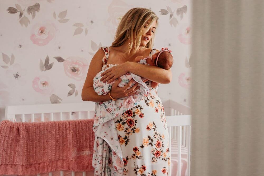 Hoe richt je de babyhoek in de slaapkamer van de ouders in?