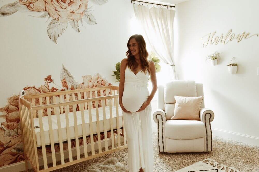 Hoe richt je de babyhoek in de slaapkamer van de ouders in?