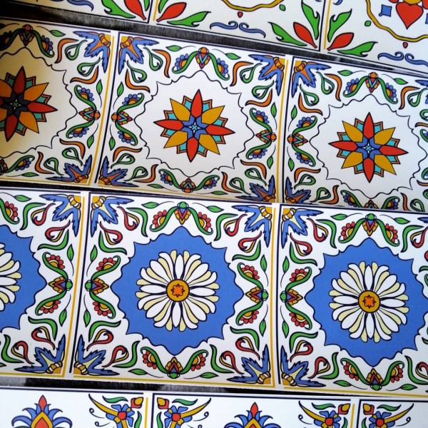 Fotobehang met tegelpatroon – Stijlvolle en karaktervolle wanddecoratie 