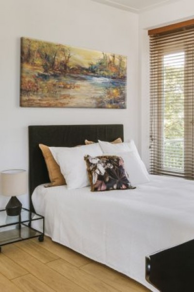 Welke schilderijen passen bij de slaapkamer - een gids voor stijlen, arrangementen en het kiezen van de perfecte decoratie